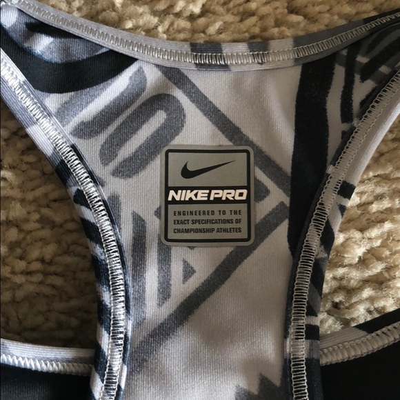 Nike Sports bra - Picture 3 of 3